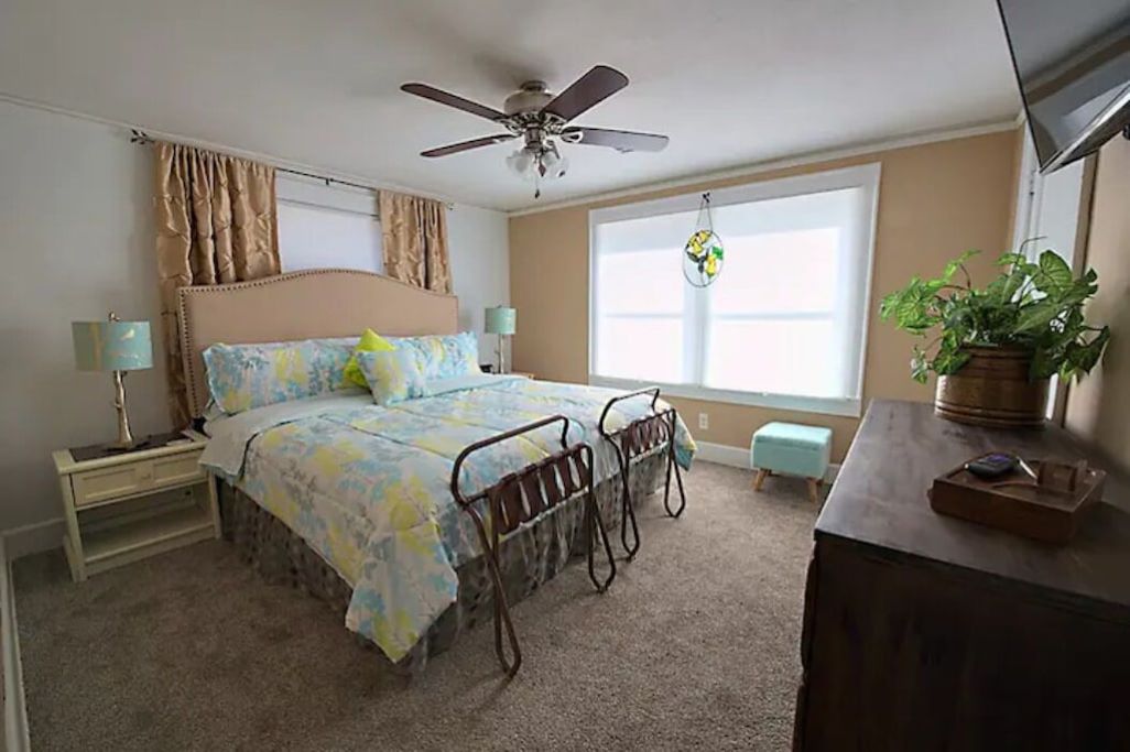 007-A, 1 BR/1 BA, Great Location!