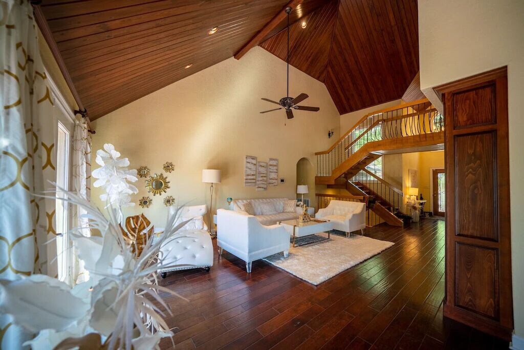 Celebrity Worthy 5/3.5 BR/Ba on Lake Hamilton