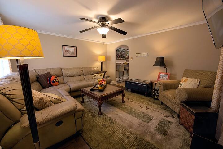 B Off to the Races Exec Suite in Hot Springs, AR