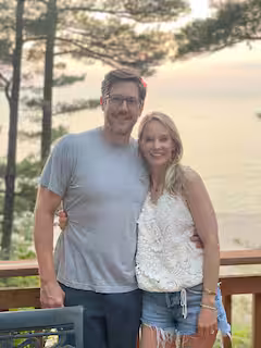 Celebrity Worthy 5/3.5 BR/Ba on Lake Hamilton  -- Lindsay