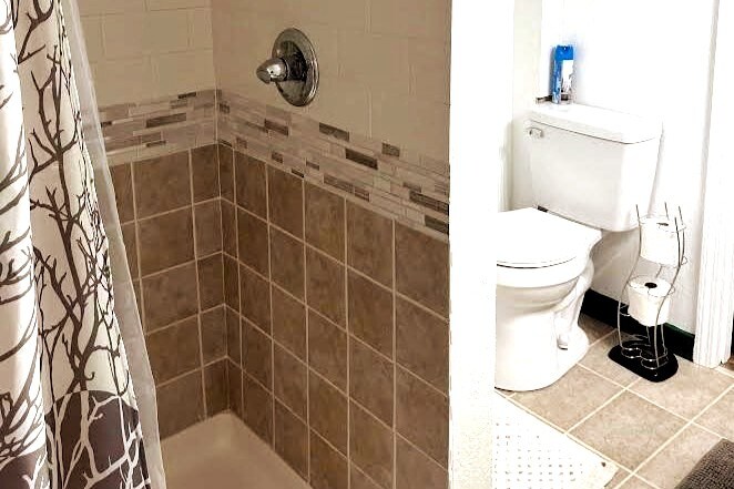 Full bathroom image 1